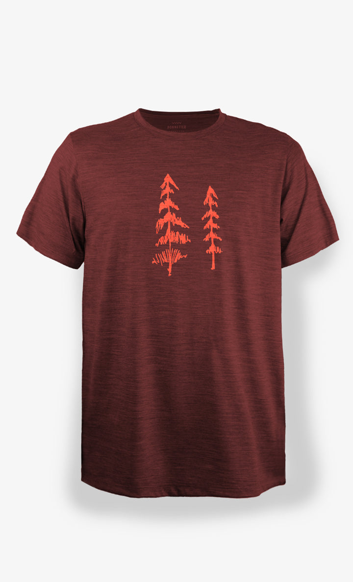 T-shirt homme carmin chiné en laine mérinos avec imprimé Deux Pins, ultra léger et fabriqué au Canada.