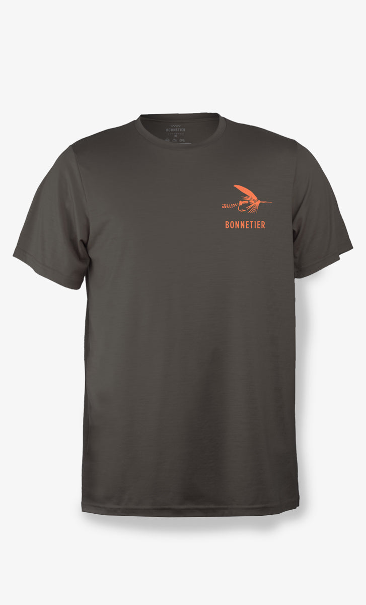 T-shirt mérinos ultra léger pour homme couleur châtaigne avec imprimé mouche, idéal pour voyage et randonnée.