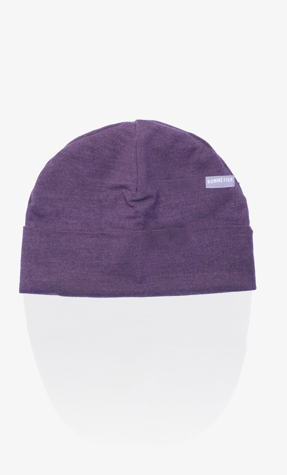Tuque en laine mérinos aubergine chiné fabriquée au Canada.